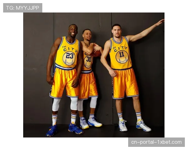 勇士无球跑动体系 汤普森维金斯空切与接球投篮时机